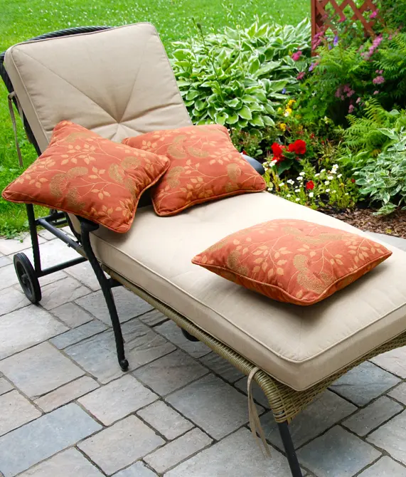 landing-page-lounge-chair-on-patio